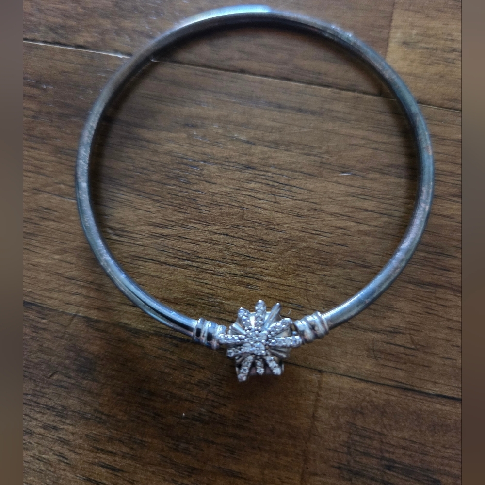 Pandora Elegant Silver Bangle with Starburst Design
